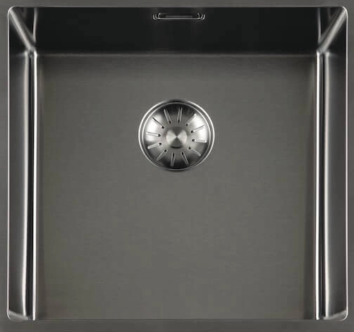 Waschbecken und Wasserhahn Right