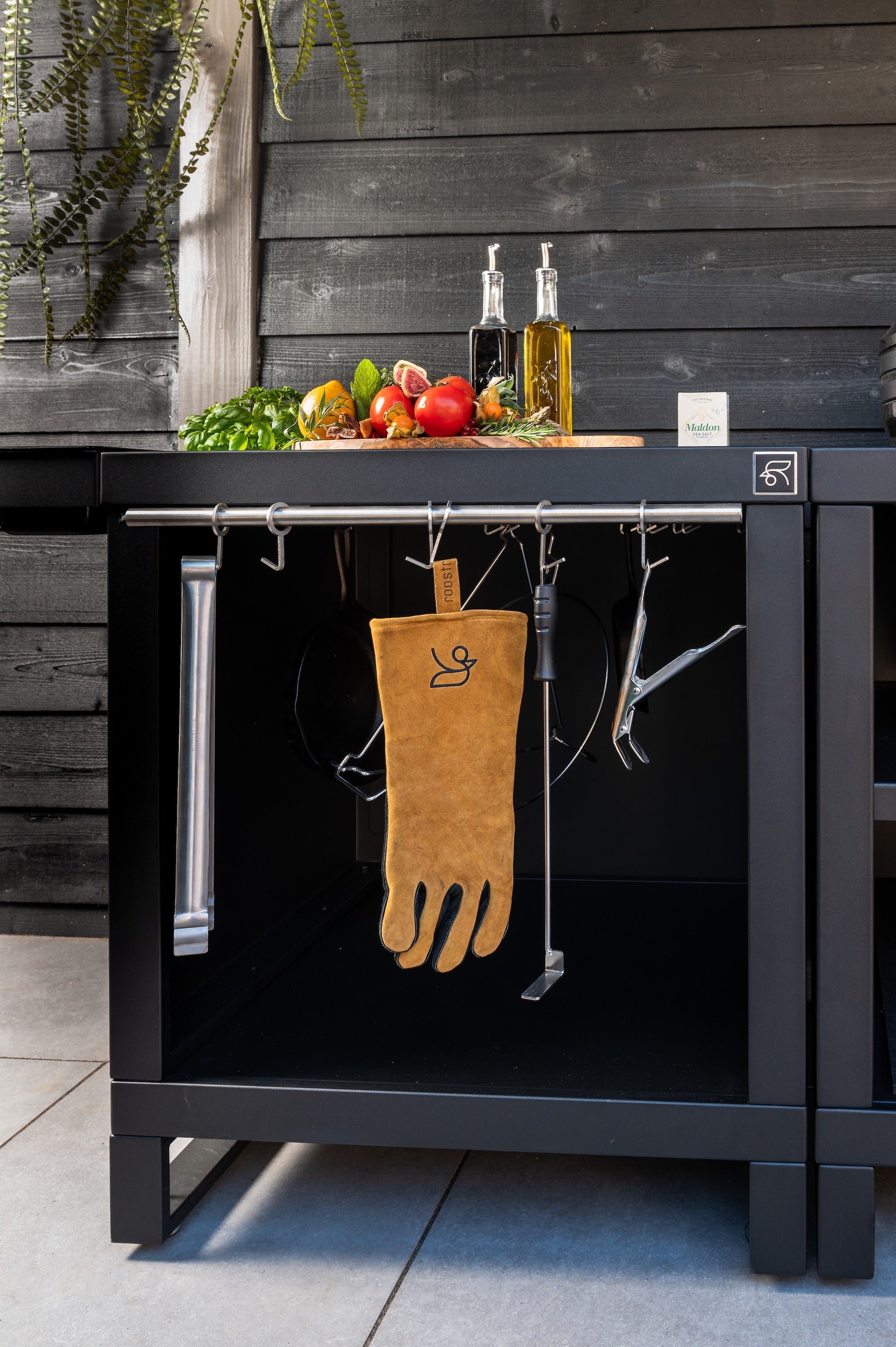 Hooks-kit Front (UK)
