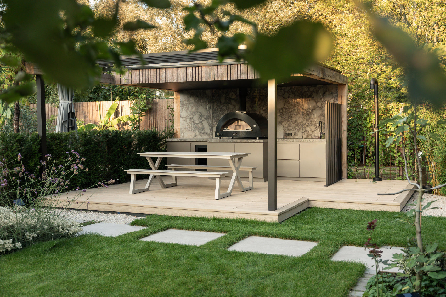 Een buitenruimte waar samen zijn centraal staat